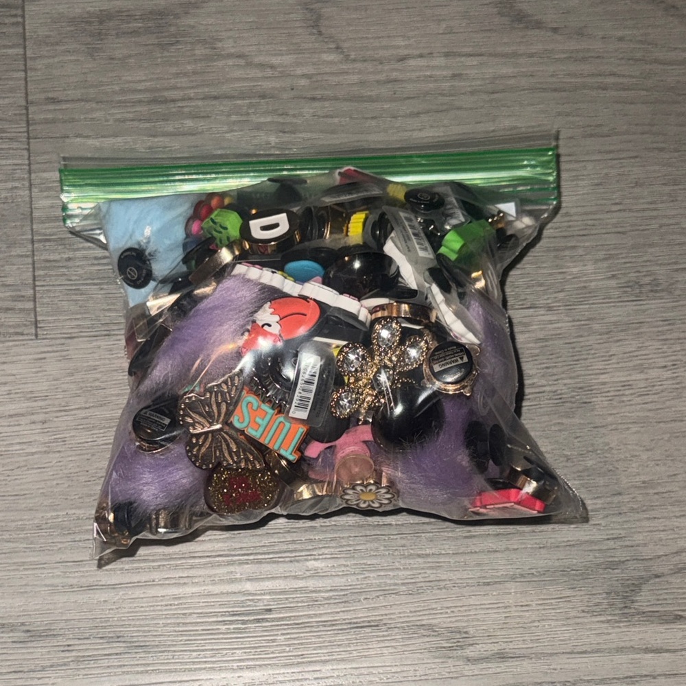 Assorted Croc Gibbits - image 1